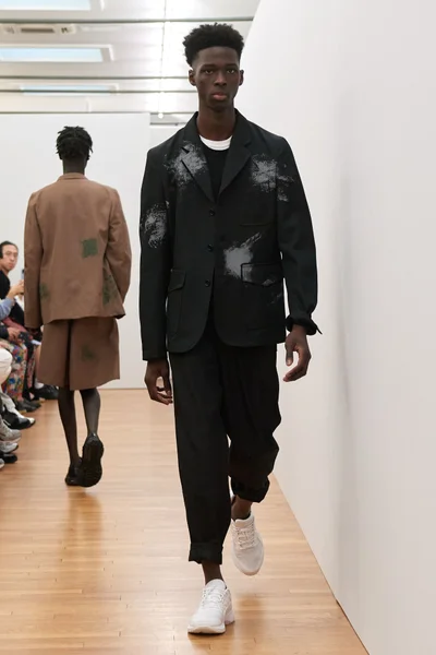 Look 25
